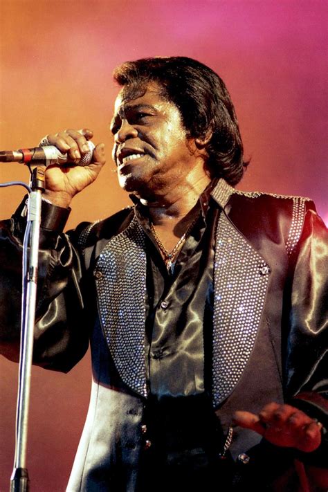 √ Biografia di James Brown .